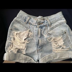 Ripped highwaisted shorts